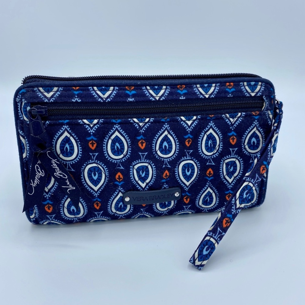 ✨New VERA BRADLEY Accordion Wristlet✨